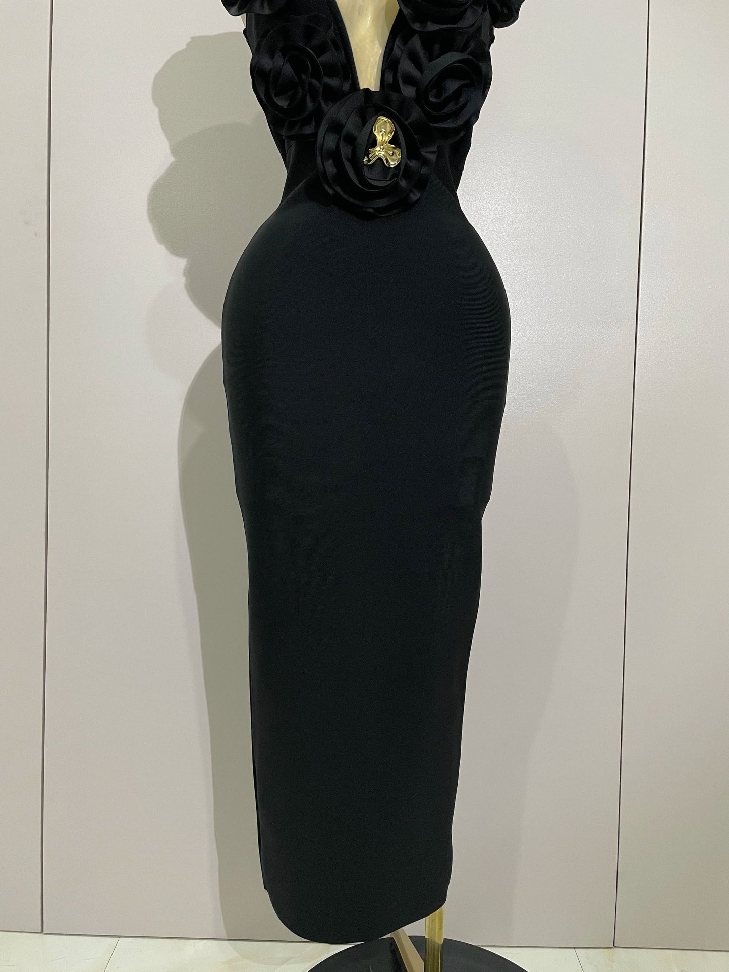 Black Sleeveless V-Neck Ankle-Length Dress