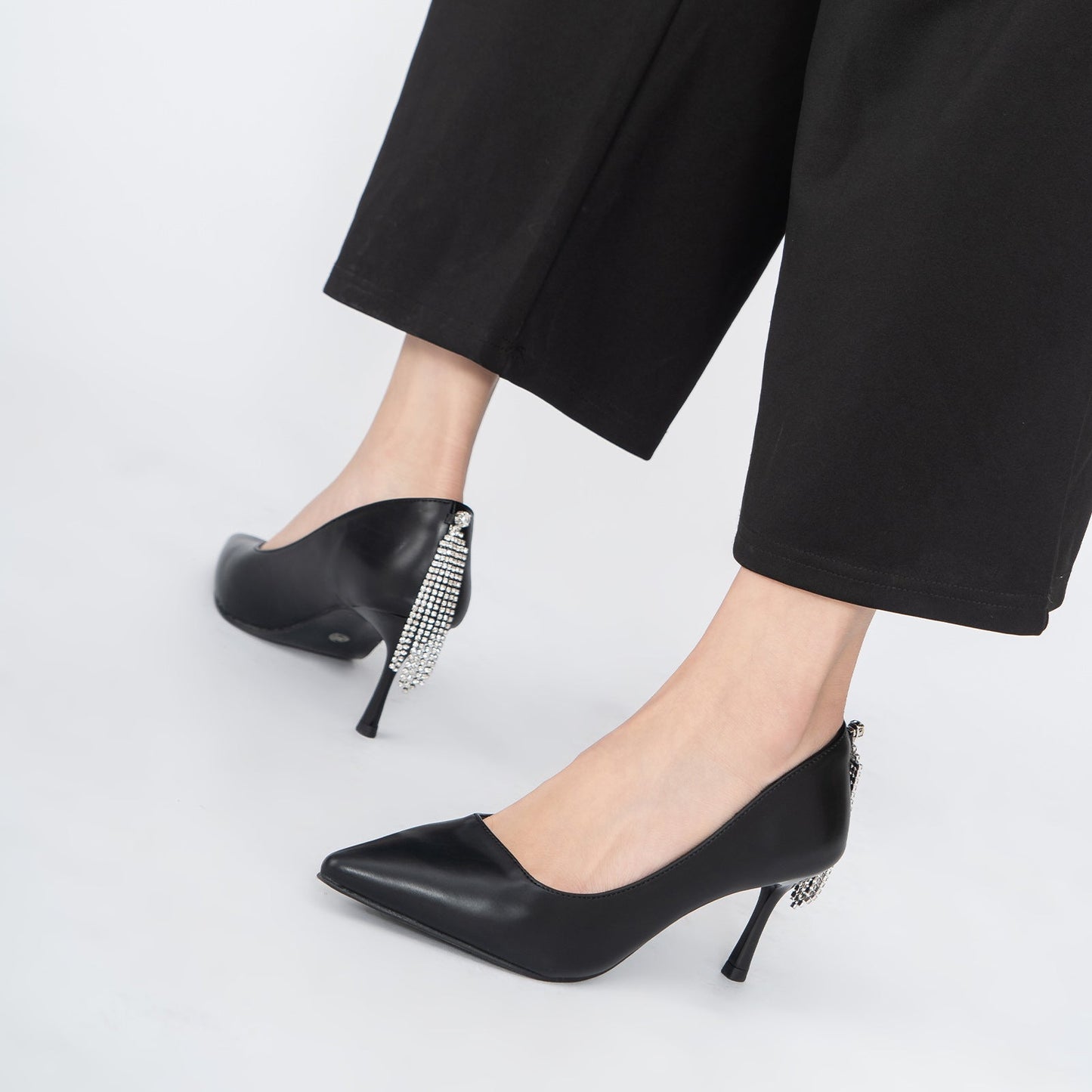 Replaceable Straps Leather Pointed Toe Low Heel Pumps