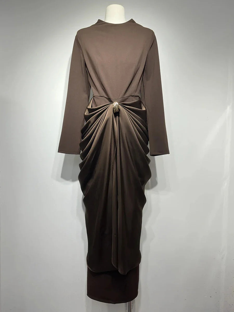Slim satin gown with gathered draping at the waist 