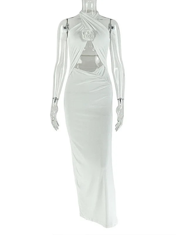 White evening gown on a mannequin 
