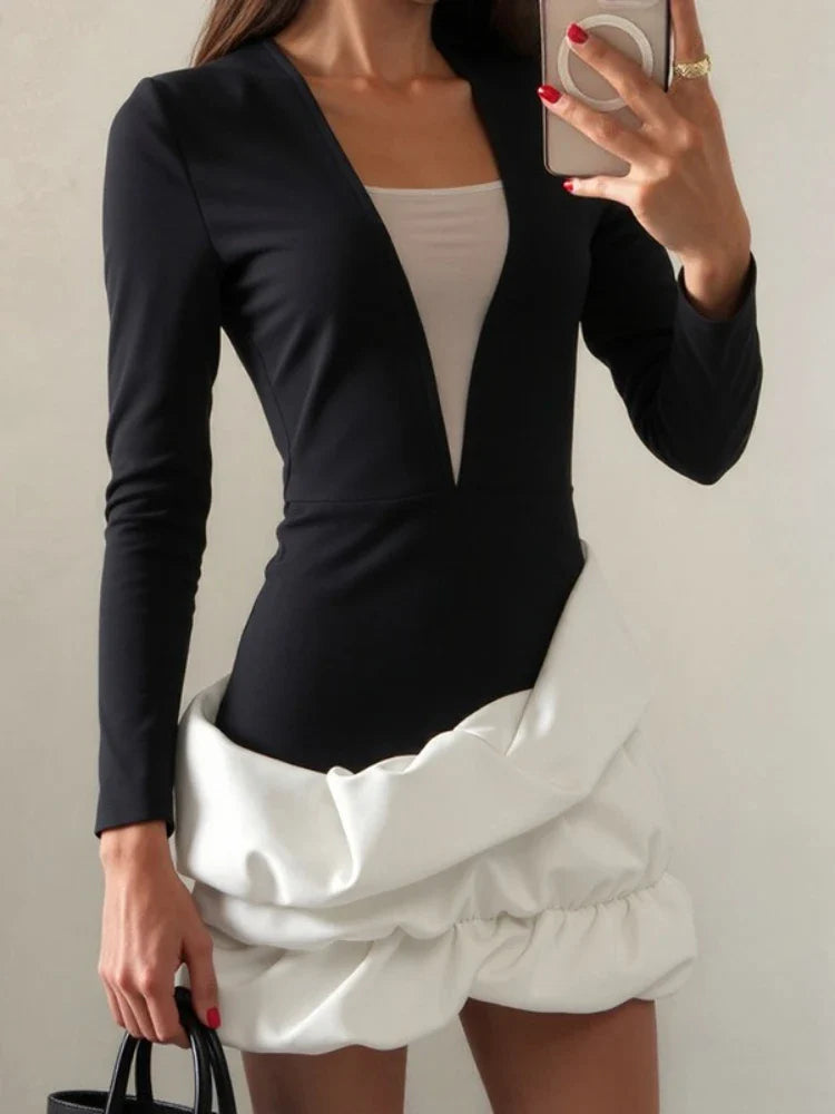 Monochrome mini dress with slim top and voluminous hem