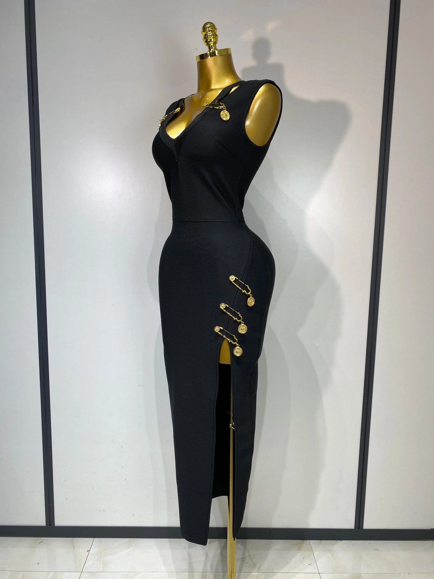 Black Elegant V-Neck Sequined Bodycon Gown