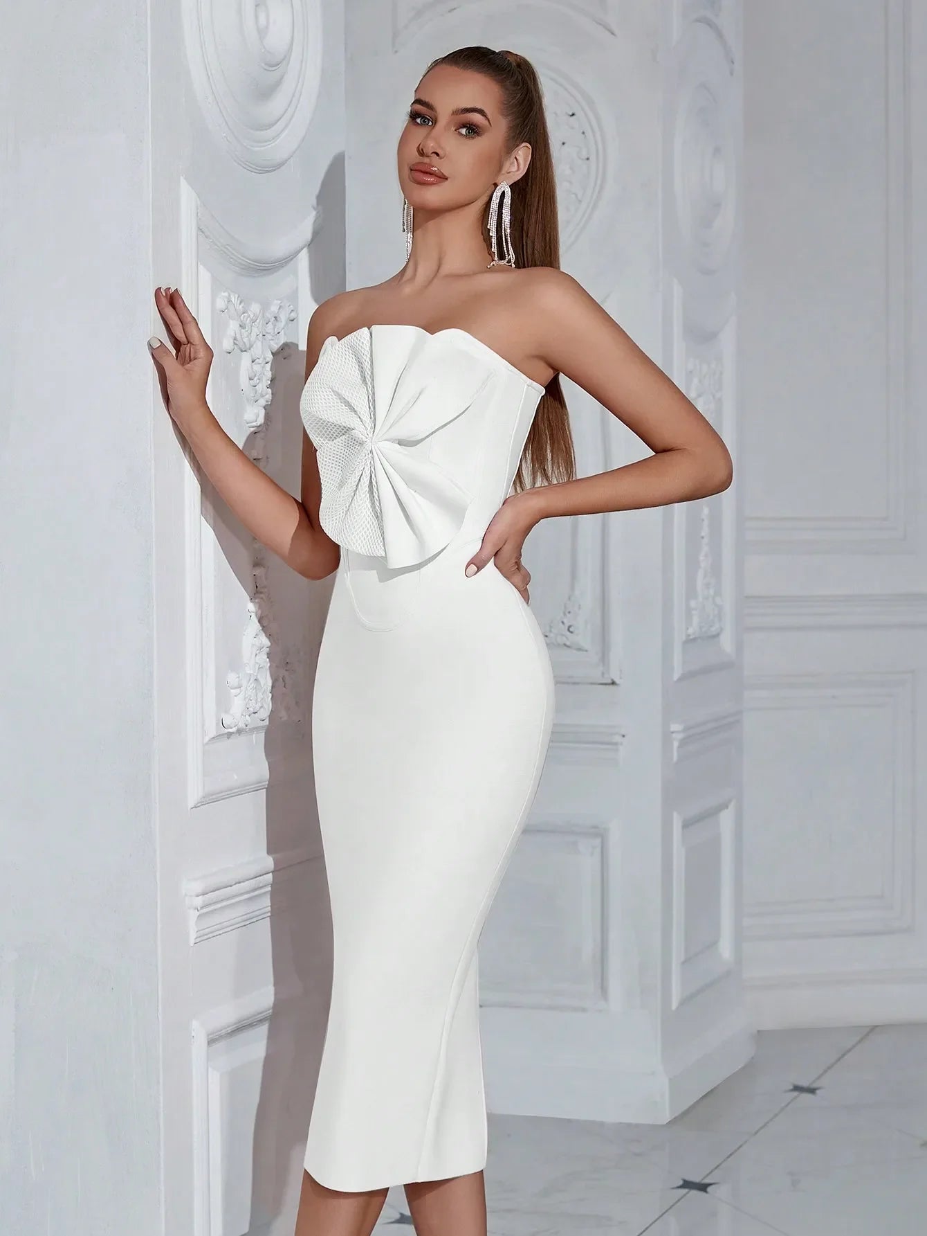 Elegant Strapless Sheath Midi Dress