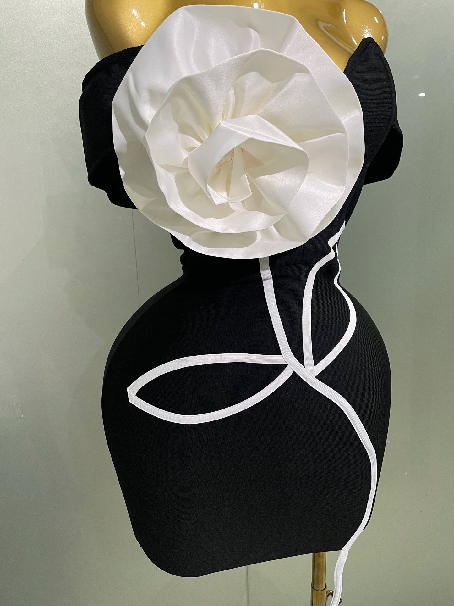 Black & White Off-Shoulder Flower Bodycon Mini Dress