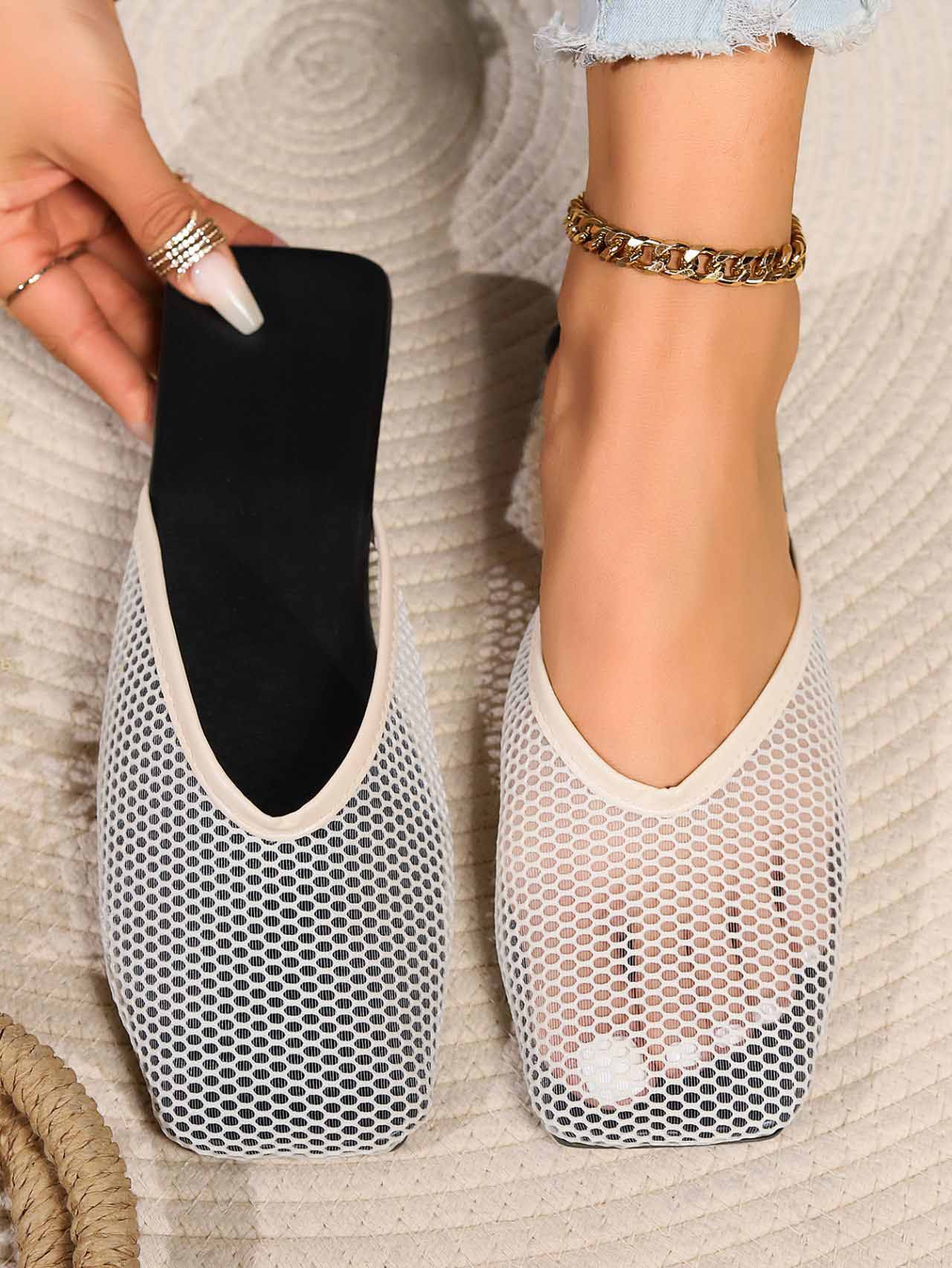And Simple Flat-Soled Hollow Breathable Mesh Shoes