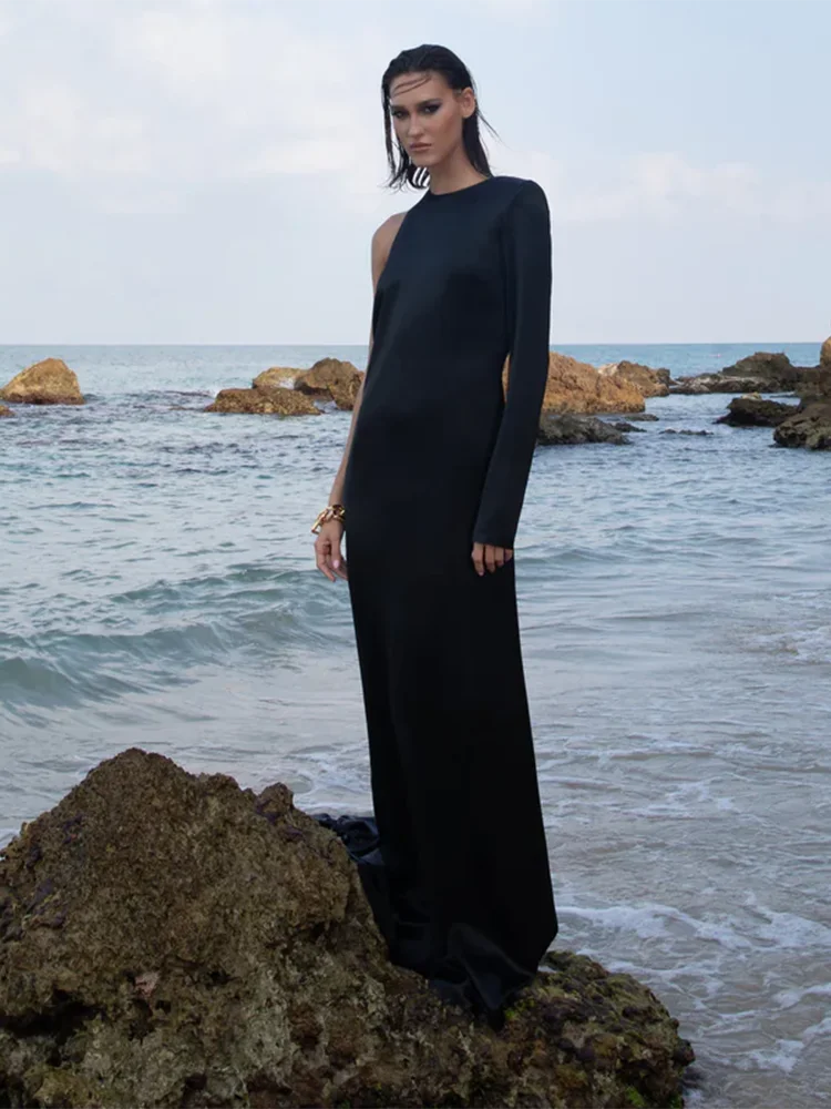 Black Chain One-Shoulder Gown | Backless Floor-Length Elegance